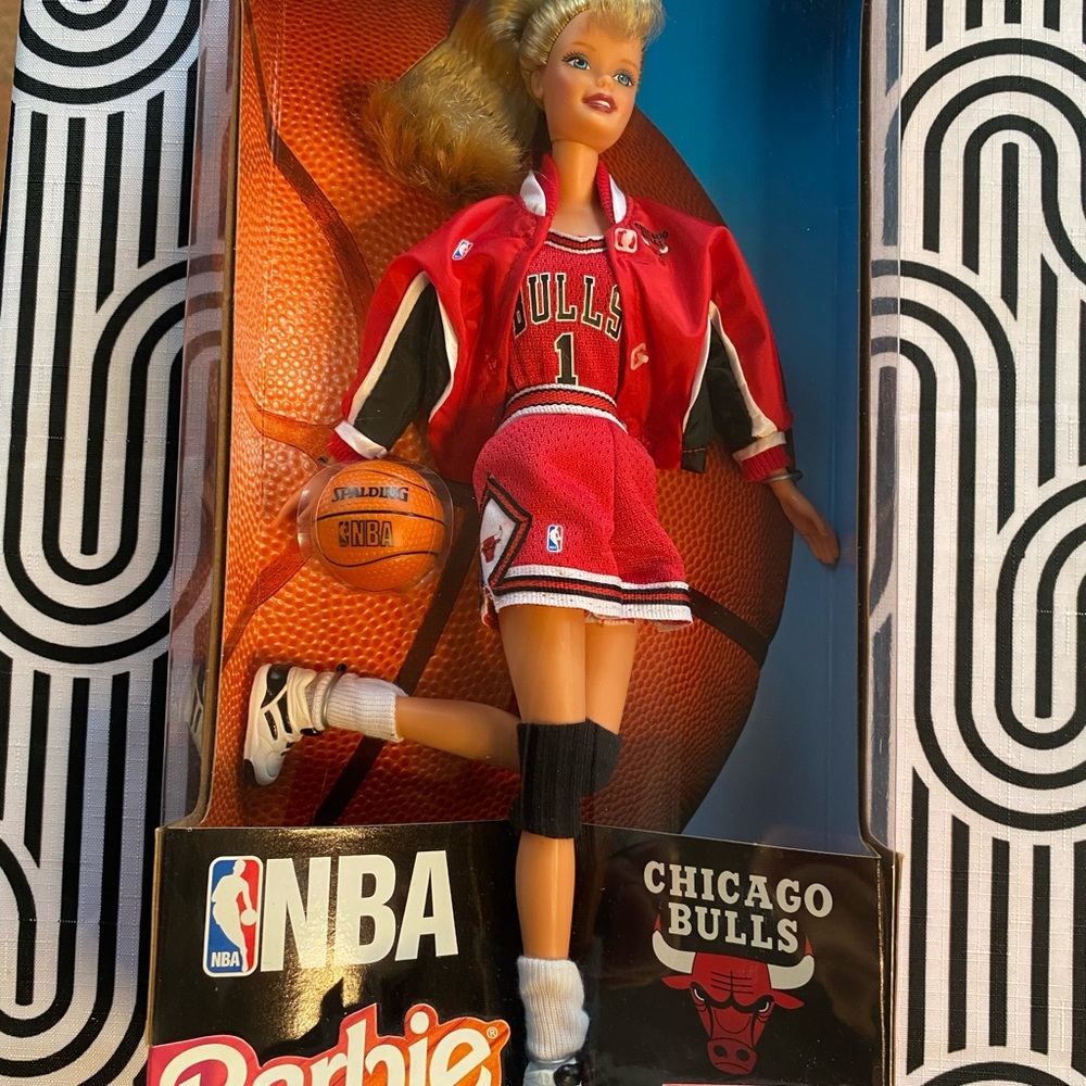 NBA Chicago Bulls Barbie Mattel special edition with Spalding basketball 1998